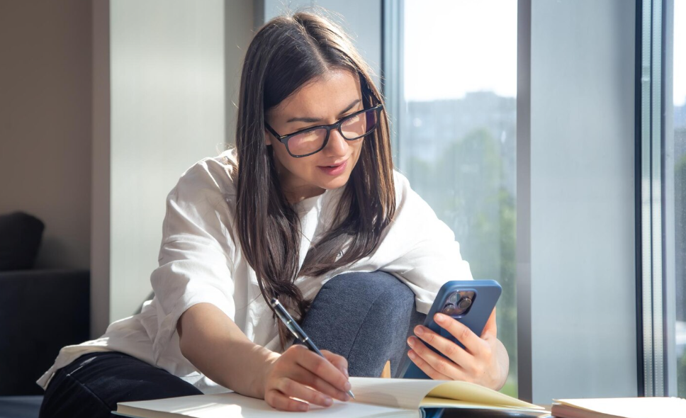 How-to search behavior shown through self-directed problem solving and note-taking.