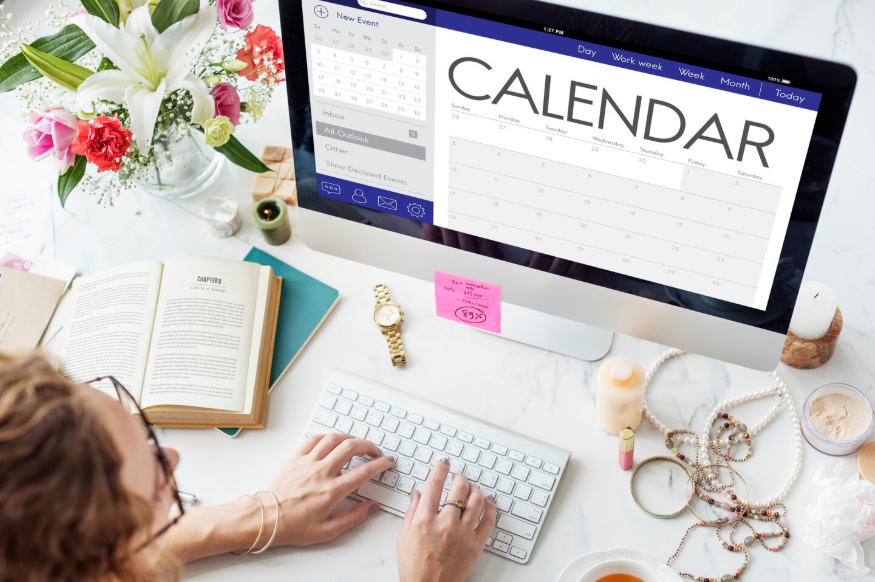 New year vs mid year search behavior shown through calendar-based planning.